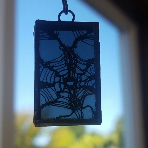 CROCHETED SPIDER WEB EARRINGS - ENCASED - UNIQUE - HALLOWEEN - Picture 3 of 4